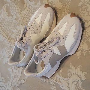 Like New New Balance 327 sneakers